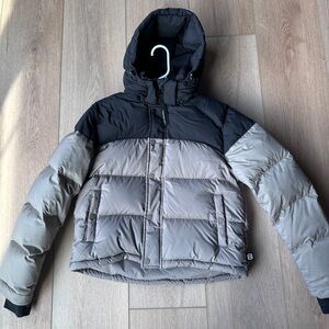 Aritzia TNA super puff shorty